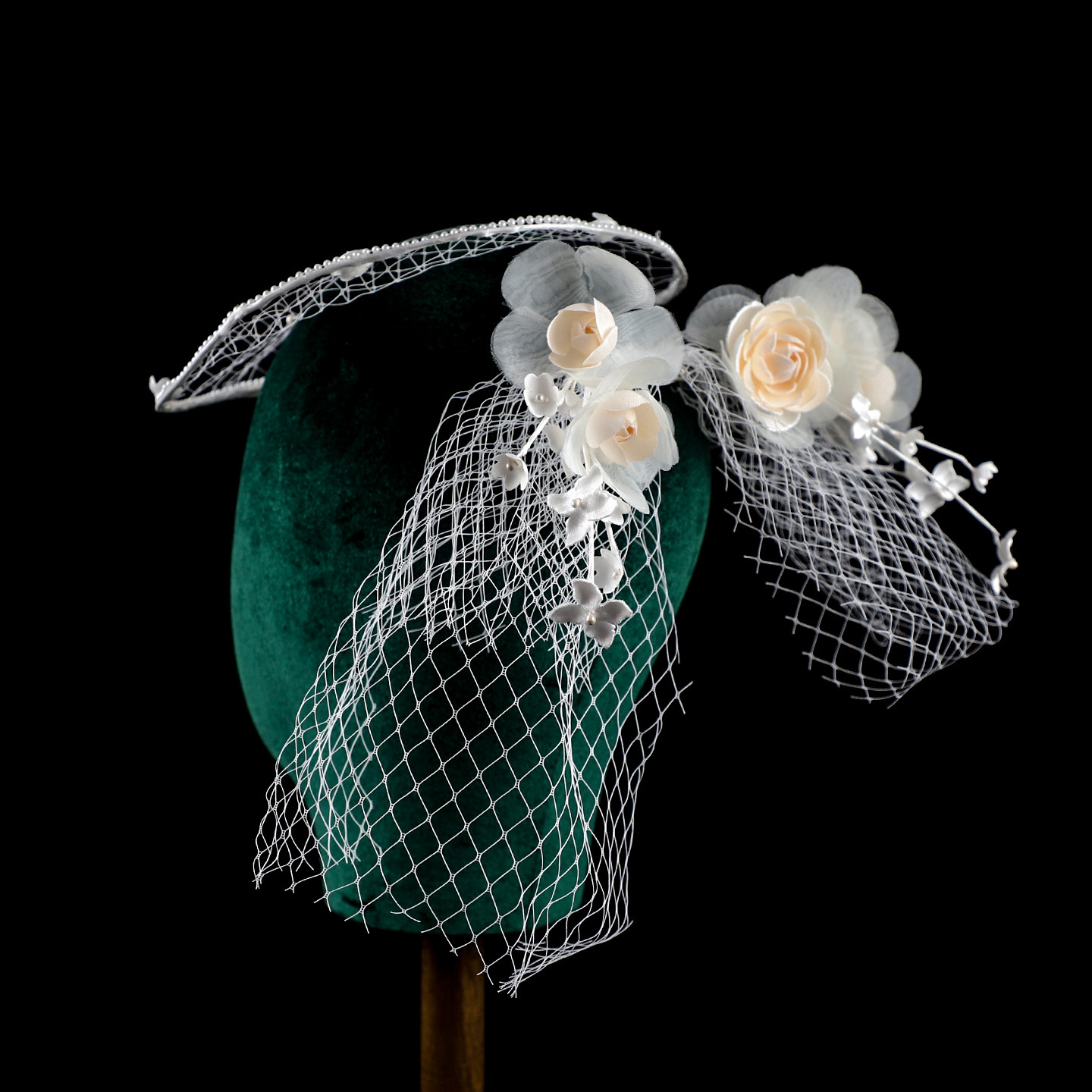 Vintage Fashion Eras - Vintage republiekentijdperk etherische grid bloemen strik