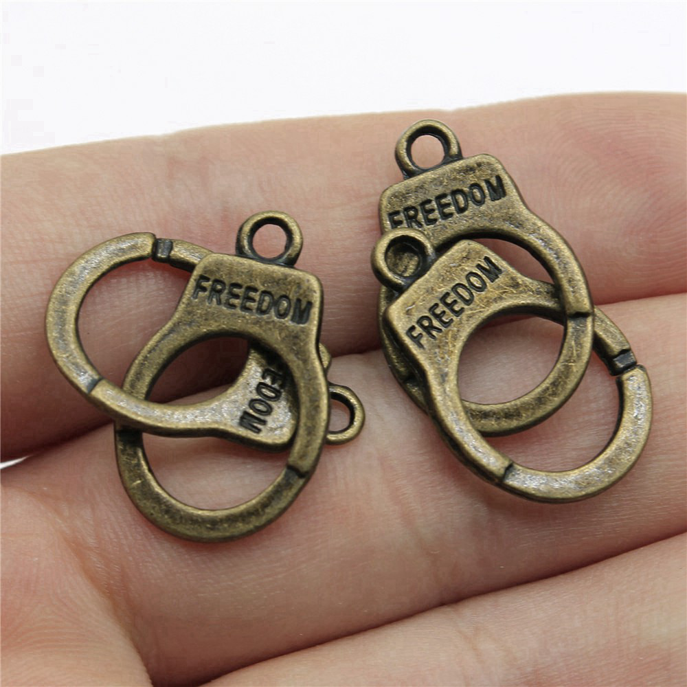 Fighting War Charms Hanger Kin - Vintage Fashion Stuff recensie en prijs